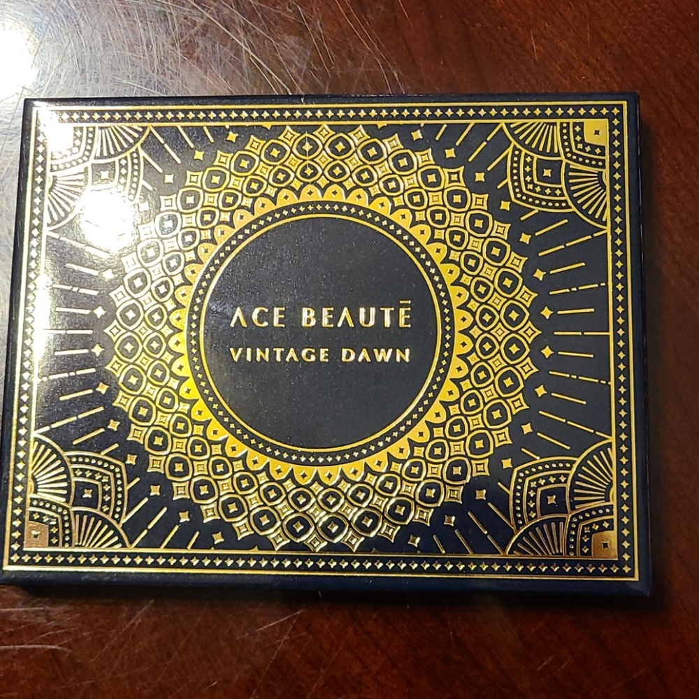 Ace Beaute Eyeshadow Palette